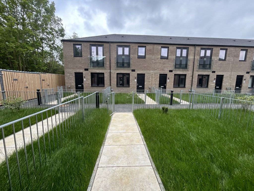 Luna, Fifth Avenue, York, YO31